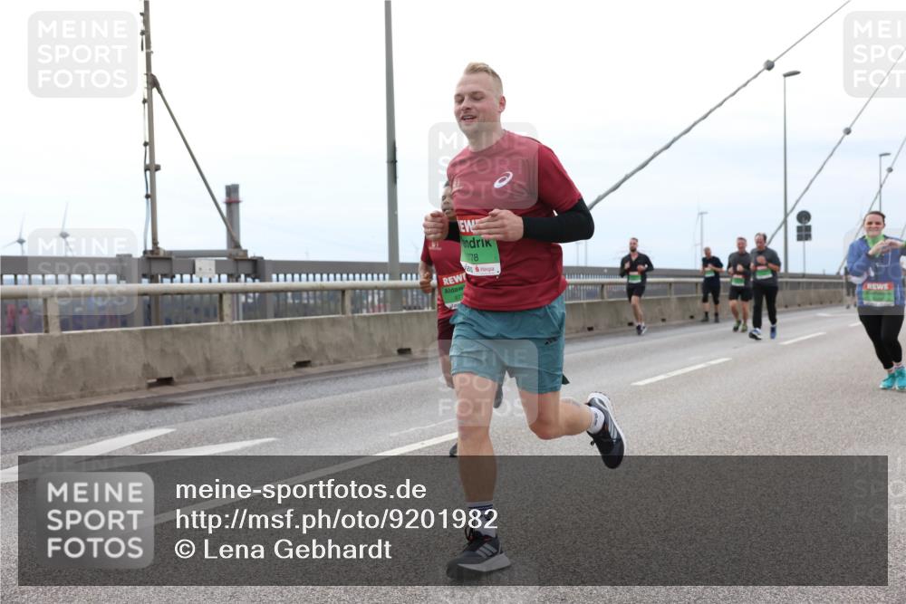 03.10.2025 - Köhlbrandbrückenlauf Lena Gebhardt http://msf.ph/oto/9201982 03.10.2025 15:47:42 Position 2 778 meine-sportfotos.de