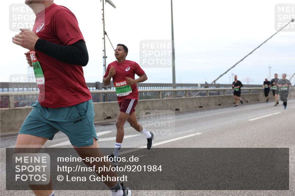 03.10.2025 - Köhlbrandbrückenlauf Lena Gebhardt http://msf.ph/oto/9201984 03.10.2025 15:47:42 Position 2 8776 meine-sportfotos.de