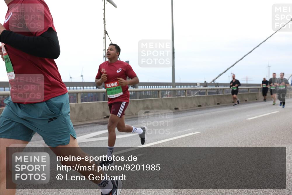 03.10.2025 - Köhlbrandbrückenlauf Lena Gebhardt http://msf.ph/oto/9201985 03.10.2025 15:47:42 Position 2 8776 meine-sportfotos.de