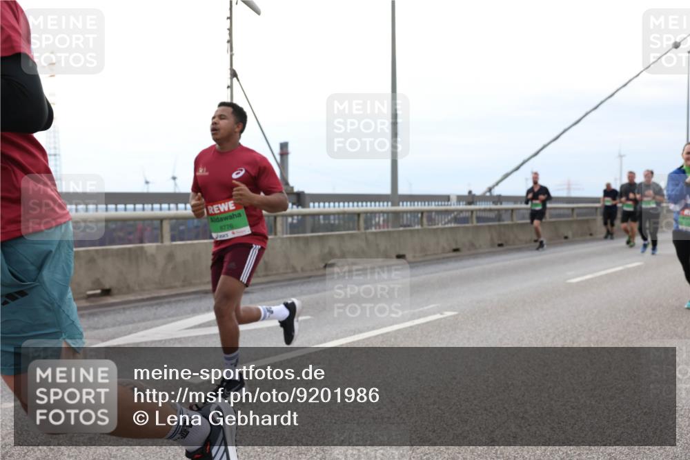 03.10.2025 - Köhlbrandbrückenlauf Lena Gebhardt http://msf.ph/oto/9201986 03.10.2025 15:47:42 Position 2 8776 meine-sportfotos.de