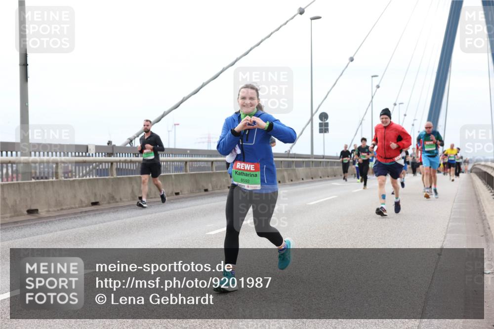 03.10.2025 - Köhlbrandbrückenlauf Lena Gebhardt http://msf.ph/oto/9201987 03.10.2025 15:47:43 Position 2 8592 meine-sportfotos.de
