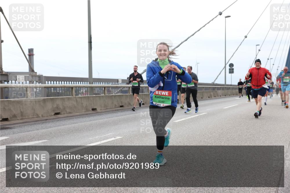 03.10.2025 - Köhlbrandbrückenlauf Lena Gebhardt http://msf.ph/oto/9201989 03.10.2025 15:47:43 Position 2 8592 meine-sportfotos.de