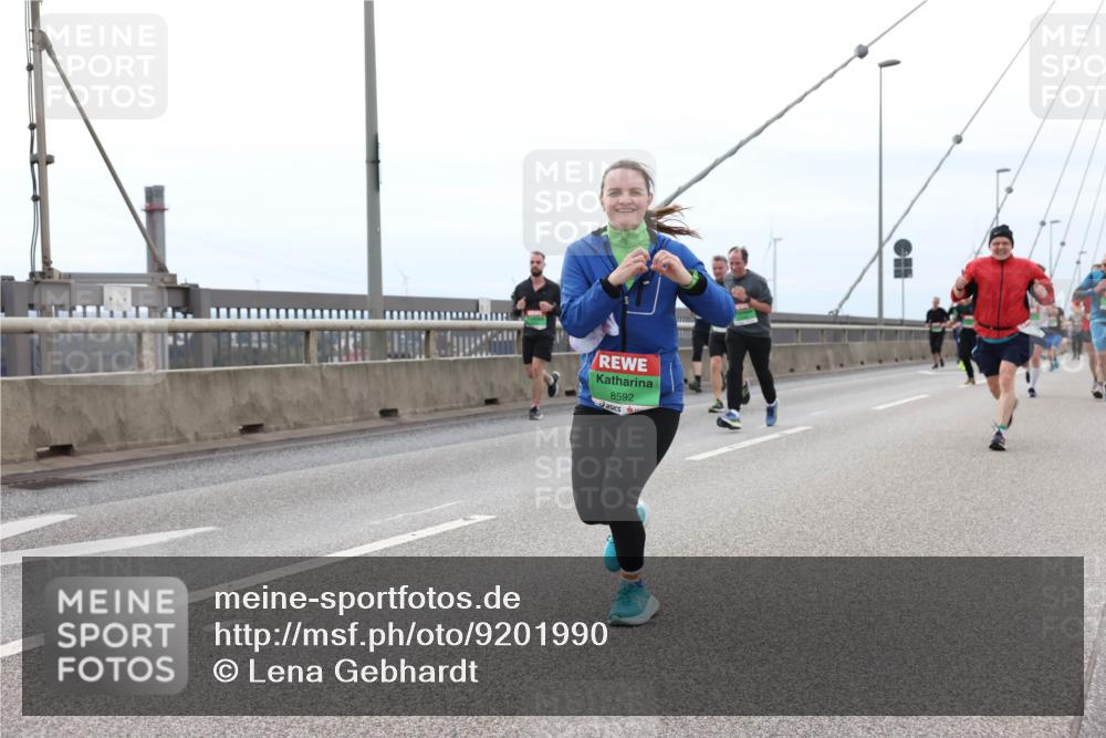 03.10.2025 - Köhlbrandbrückenlauf Lena Gebhardt http://msf.ph/oto/9201990 03.10.2025 15:47:43 Position 2 8592 meine-sportfotos.de