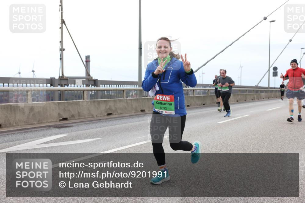 03.10.2025 - Köhlbrandbrückenlauf Lena Gebhardt http://msf.ph/oto/9201991 03.10.2025 15:47:44 Position 2 8592 meine-sportfotos.de