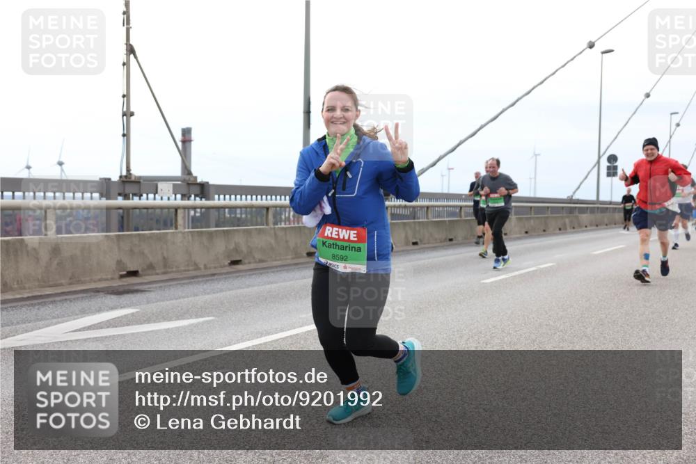 03.10.2025 - Köhlbrandbrückenlauf Lena Gebhardt http://msf.ph/oto/9201992 03.10.2025 15:47:44 Position 2 8592 meine-sportfotos.de