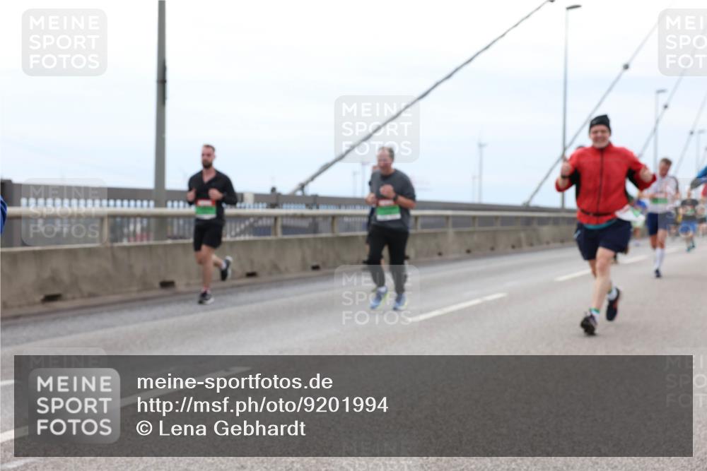 03.10.2025 - Köhlbrandbrückenlauf Lena Gebhardt http://msf.ph/oto/9201994 03.10.2025 15:47:44 Position 2  meine-sportfotos.de