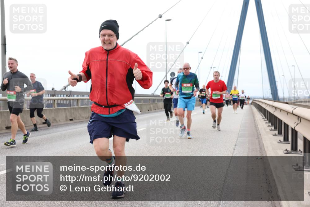03.10.2025 - Köhlbrandbrückenlauf Lena Gebhardt http://msf.ph/oto/9202002 03.10.2025 15:47:46 Position 2  meine-sportfotos.de