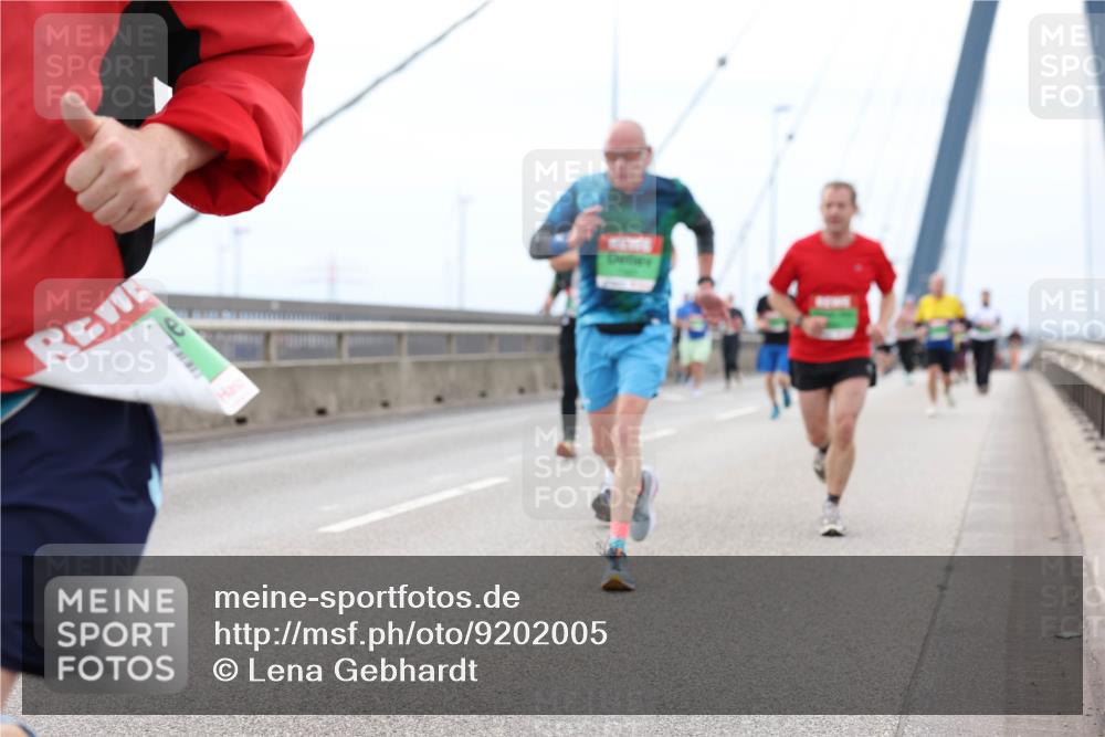 03.10.2025 - Köhlbrandbrückenlauf Lena Gebhardt http://msf.ph/oto/9202005 03.10.2025 15:47:46 Position 2  meine-sportfotos.de