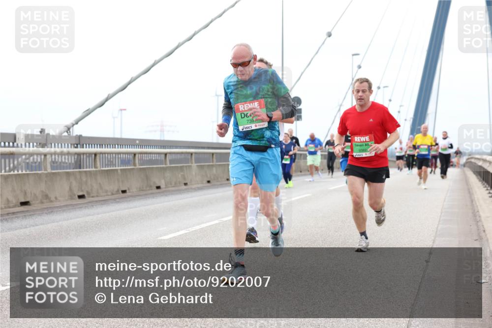 03.10.2025 - Köhlbrandbrückenlauf Lena Gebhardt http://msf.ph/oto/9202007 03.10.2025 15:47:47 Position 2 7397, 9382 meine-sportfotos.de