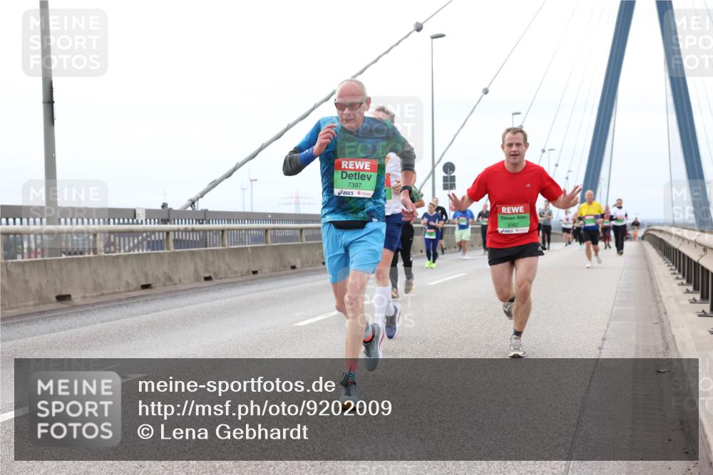 03.10.2025 - Köhlbrandbrückenlauf Lena Gebhardt http://msf.ph/oto/9202009 03.10.2025 15:47:47 Position 2 7397, 9382 meine-sportfotos.de