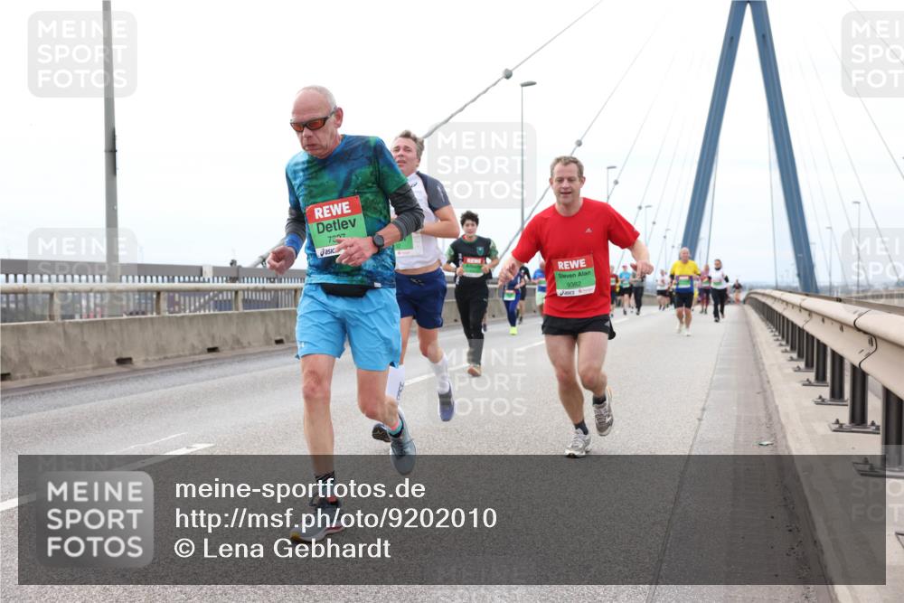 03.10.2025 - Köhlbrandbrückenlauf Lena Gebhardt http://msf.ph/oto/9202010 03.10.2025 15:47:47 Position 2 7207, 9382 meine-sportfotos.de