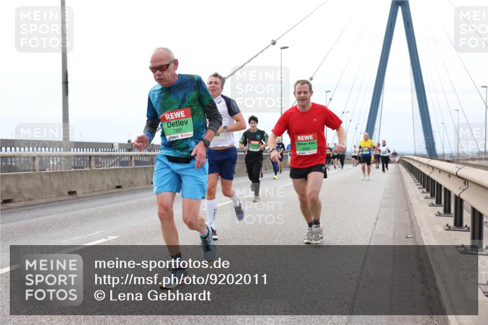 03.10.2025 - Köhlbrandbrückenlauf Lena Gebhardt http://msf.ph/oto/9202011 03.10.2025 15:47:47 Position 2 7397, 9382 meine-sportfotos.de