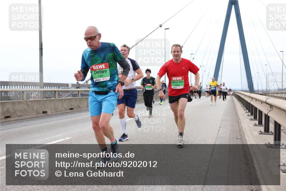 03.10.2025 - Köhlbrandbrückenlauf Lena Gebhardt http://msf.ph/oto/9202012 03.10.2025 15:47:47 Position 2 7397, 9382 meine-sportfotos.de