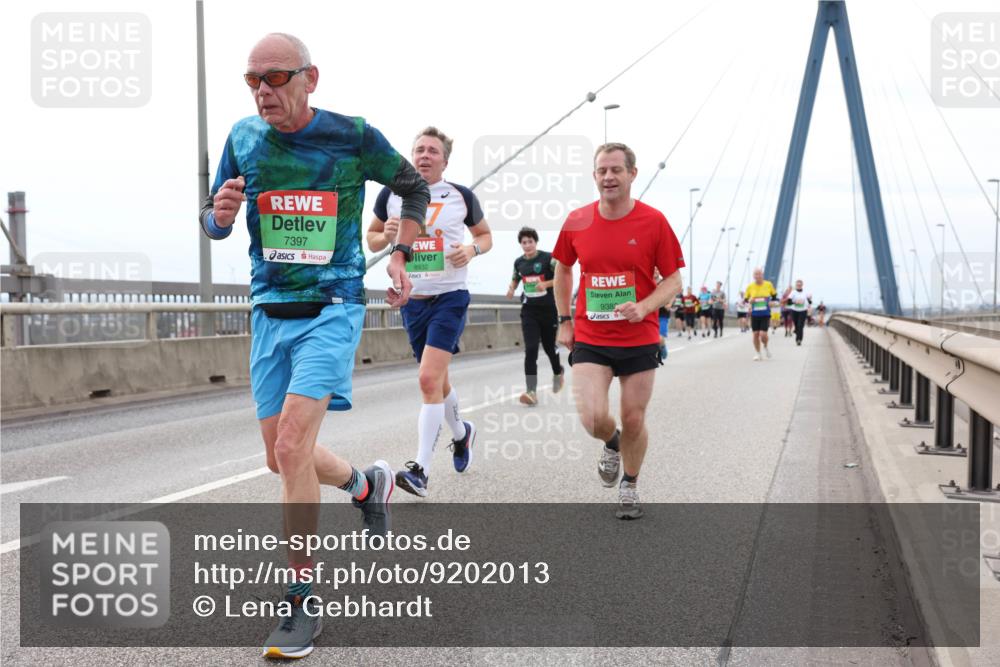 03.10.2025 - Köhlbrandbrückenlauf Lena Gebhardt http://msf.ph/oto/9202013 03.10.2025 15:47:48 Position 2 7397, 8932, 938 meine-sportfotos.de