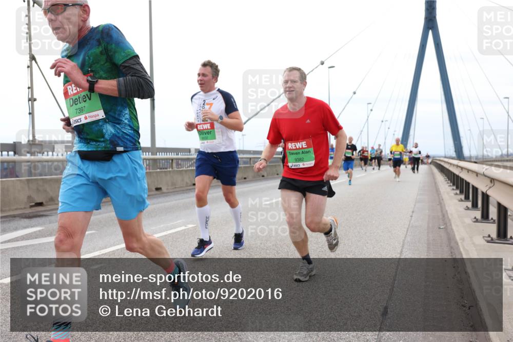 03.10.2025 - Köhlbrandbrückenlauf Lena Gebhardt http://msf.ph/oto/9202016 03.10.2025 15:47:48 Position 2 7397, 8932, 9382 meine-sportfotos.de