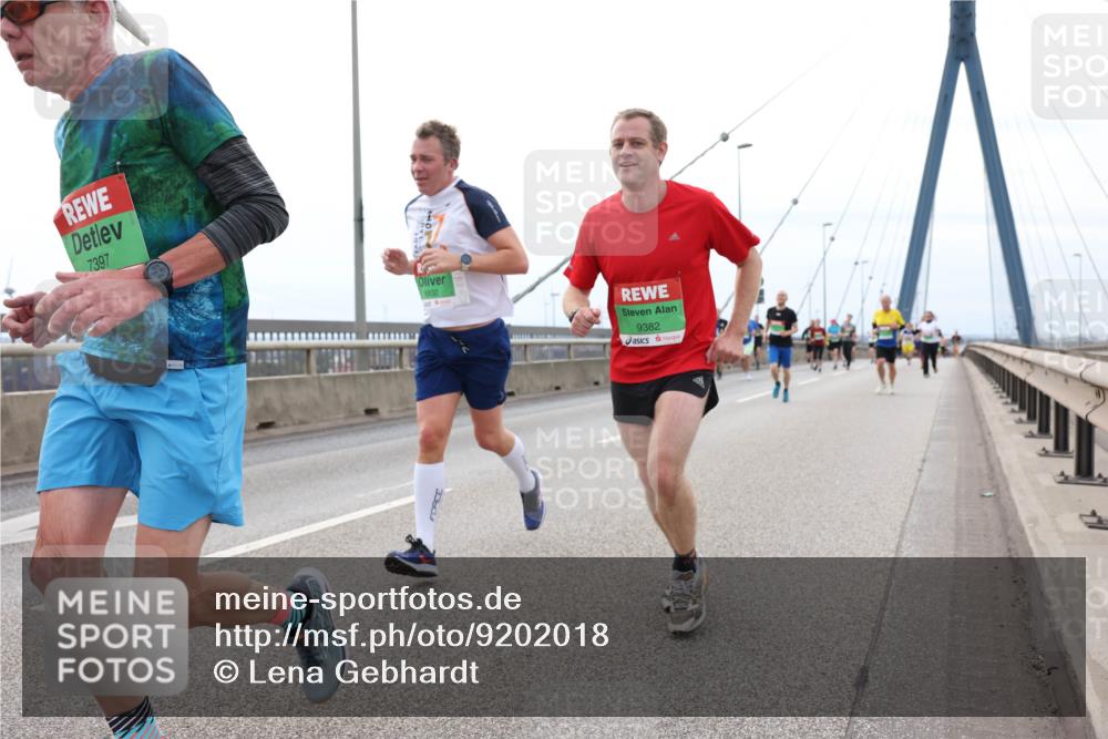 03.10.2025 - Köhlbrandbrückenlauf Lena Gebhardt http://msf.ph/oto/9202018 03.10.2025 15:47:48 Position 2 7397, 9932, 9382 meine-sportfotos.de