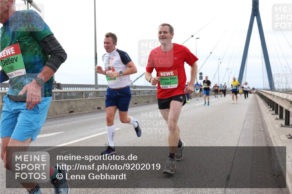 03.10.2025 - Köhlbrandbrückenlauf Lena Gebhardt http://msf.ph/oto/9202019 03.10.2025 15:47:48 Position 2 7397, 9382 meine-sportfotos.de