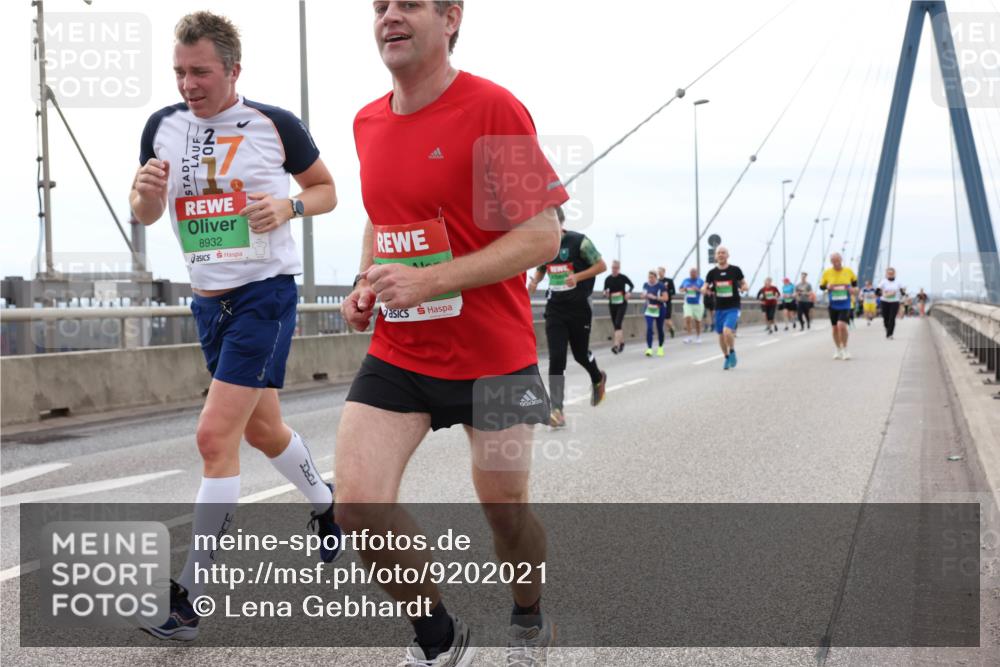 03.10.2025 - Köhlbrandbrückenlauf Lena Gebhardt http://msf.ph/oto/9202021 03.10.2025 15:47:48 Position 2 8932 meine-sportfotos.de