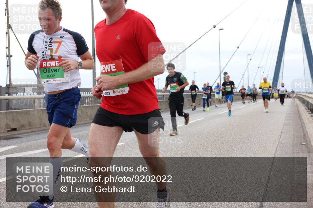 03.10.2025 - Köhlbrandbrückenlauf Lena Gebhardt http://msf.ph/oto/9202022 03.10.2025 15:47:49 Position 2 8932, 30803 meine-sportfotos.de