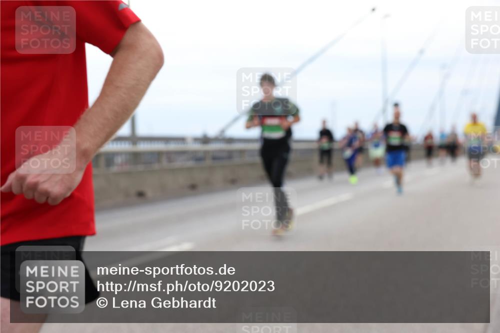 03.10.2025 - Köhlbrandbrückenlauf Lena Gebhardt http://msf.ph/oto/9202023 03.10.2025 15:47:49 Position 2  meine-sportfotos.de