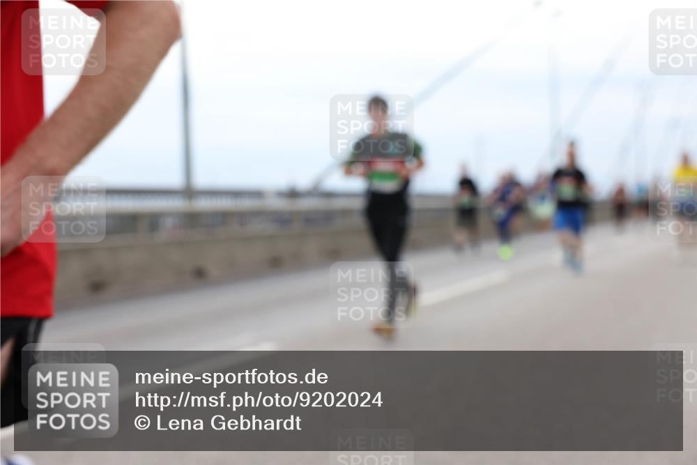 03.10.2025 - Köhlbrandbrückenlauf Lena Gebhardt http://msf.ph/oto/9202024 03.10.2025 15:47:49 Position 2  meine-sportfotos.de