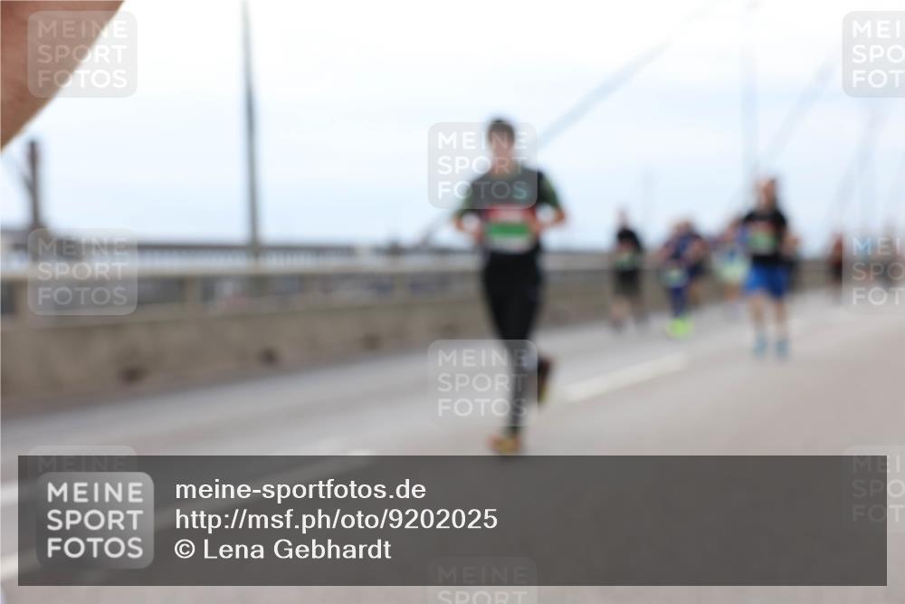 03.10.2025 - Köhlbrandbrückenlauf Lena Gebhardt http://msf.ph/oto/9202025 03.10.2025 15:47:49 Position 2  meine-sportfotos.de