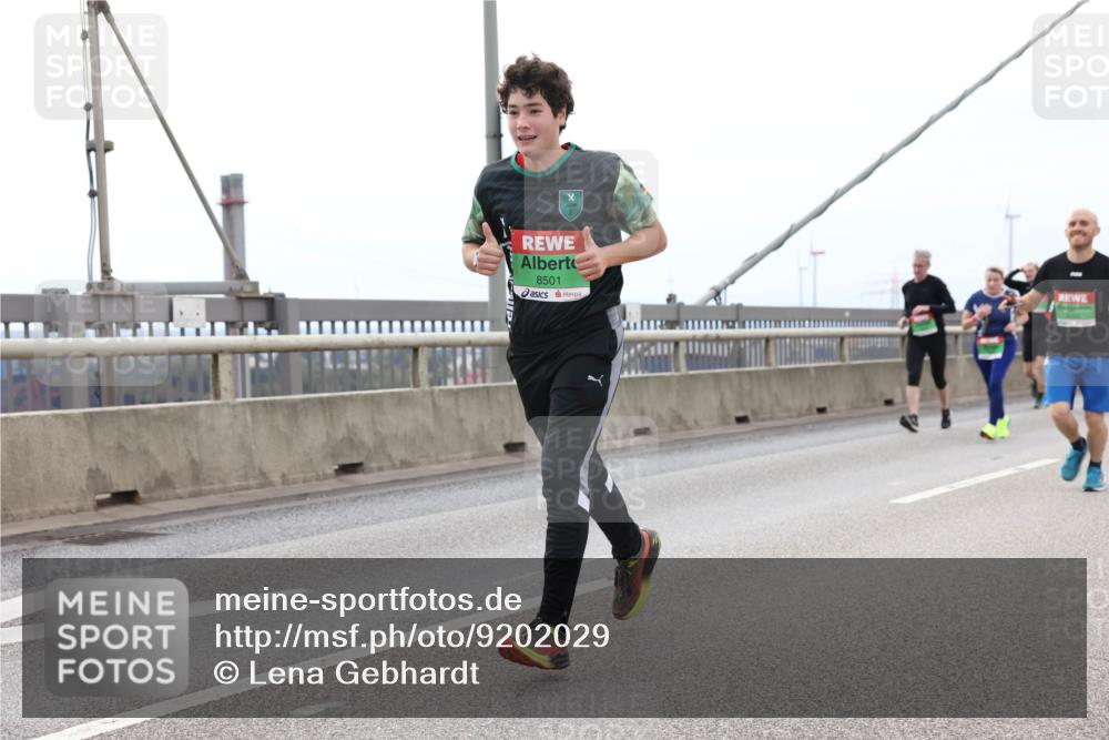 03.10.2025 - Köhlbrandbrückenlauf Lena Gebhardt http://msf.ph/oto/9202029 03.10.2025 15:47:50 Position 2 8501 meine-sportfotos.de