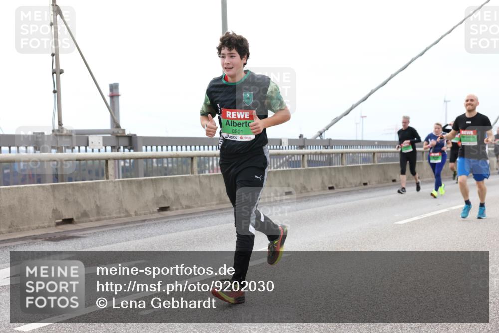 03.10.2025 - Köhlbrandbrückenlauf Lena Gebhardt http://msf.ph/oto/9202030 03.10.2025 15:47:50 Position 2 8501 meine-sportfotos.de