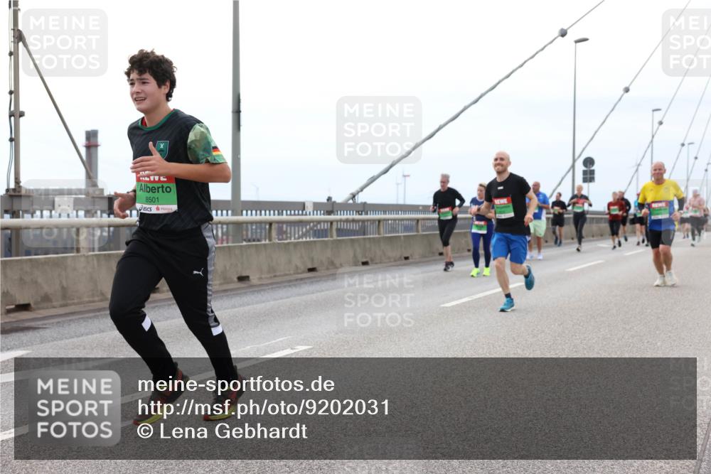03.10.2025 - Köhlbrandbrückenlauf Lena Gebhardt http://msf.ph/oto/9202031 03.10.2025 15:47:50 Position 2 8501 meine-sportfotos.de