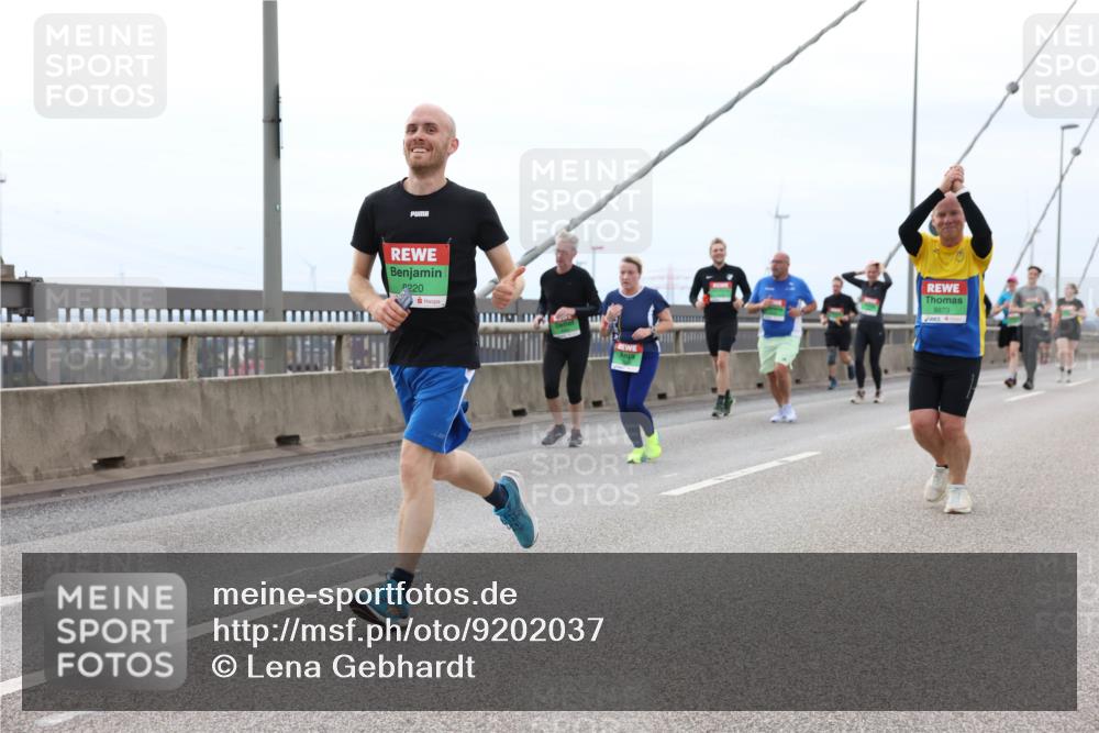 03.10.2025 - Köhlbrandbrückenlauf Lena Gebhardt http://msf.ph/oto/9202037 03.10.2025 15:47:51 Position 2 220, 8873 meine-sportfotos.de
