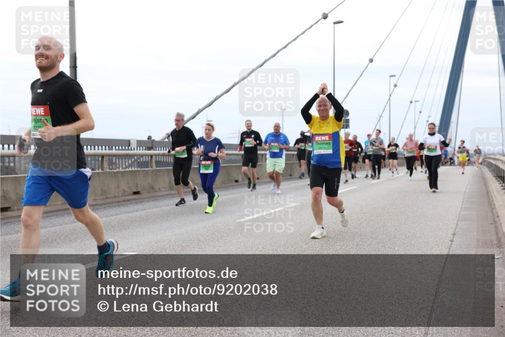 03.10.2025 - Köhlbrandbrückenlauf Lena Gebhardt http://msf.ph/oto/9202038 03.10.2025 15:47:51 Position 2 8220 meine-sportfotos.de
