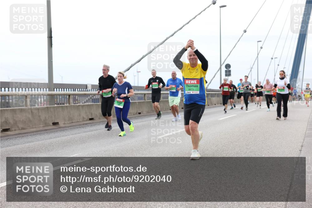 03.10.2025 - Köhlbrandbrückenlauf Lena Gebhardt http://msf.ph/oto/9202040 03.10.2025 15:47:52 Position 2 8873 meine-sportfotos.de