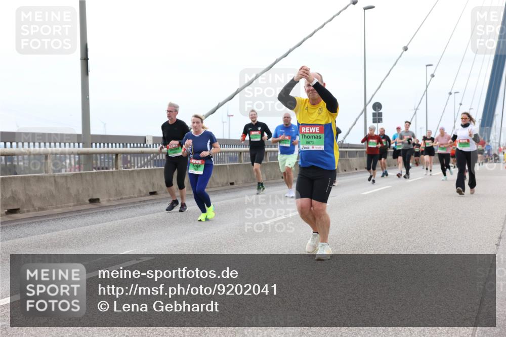 03.10.2025 - Köhlbrandbrückenlauf Lena Gebhardt http://msf.ph/oto/9202041 03.10.2025 15:47:52 Position 2 8873 meine-sportfotos.de