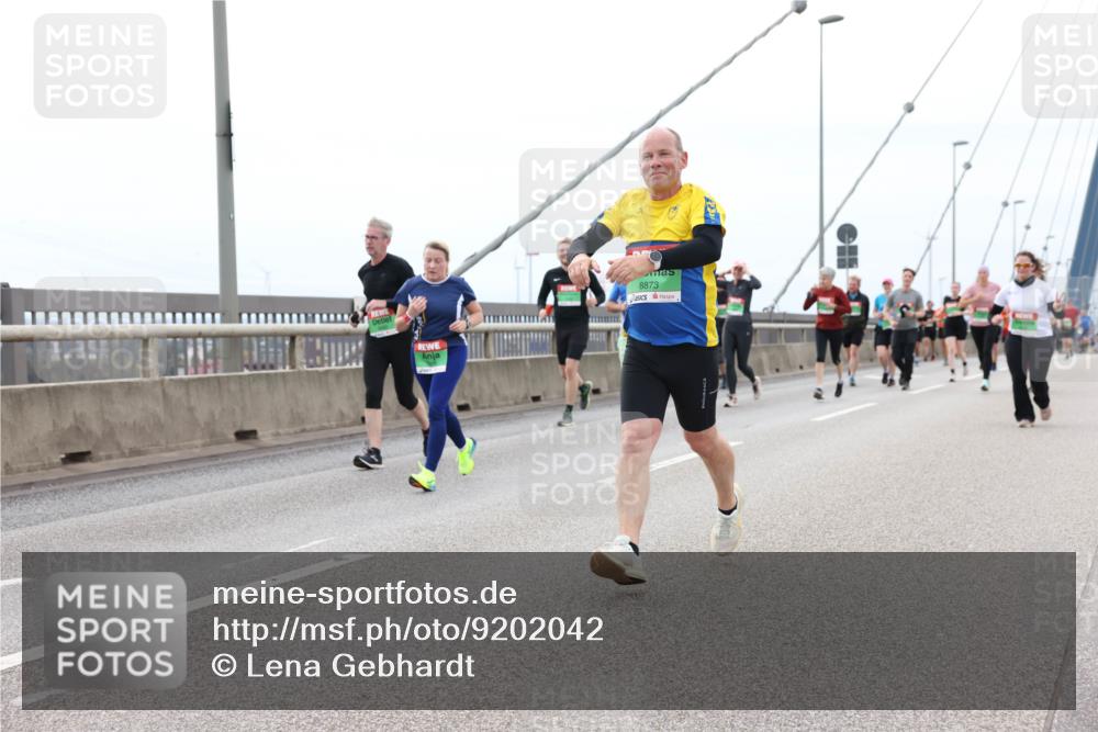 03.10.2025 - Köhlbrandbrückenlauf Lena Gebhardt http://msf.ph/oto/9202042 03.10.2025 15:47:52 Position 2 8873 meine-sportfotos.de