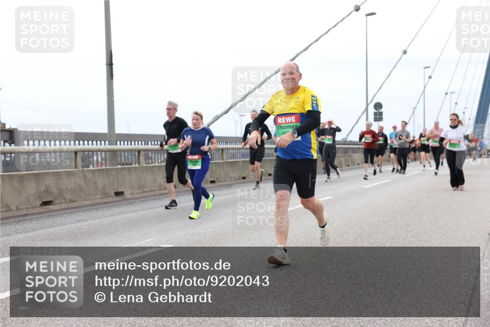 03.10.2025 - Köhlbrandbrückenlauf Lena Gebhardt http://msf.ph/oto/9202043 03.10.2025 15:47:52 Position 2 887 meine-sportfotos.de