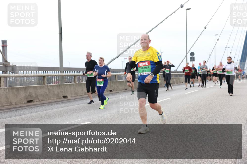 03.10.2025 - Köhlbrandbrückenlauf Lena Gebhardt http://msf.ph/oto/9202044 03.10.2025 15:47:52 Position 2 8873 meine-sportfotos.de