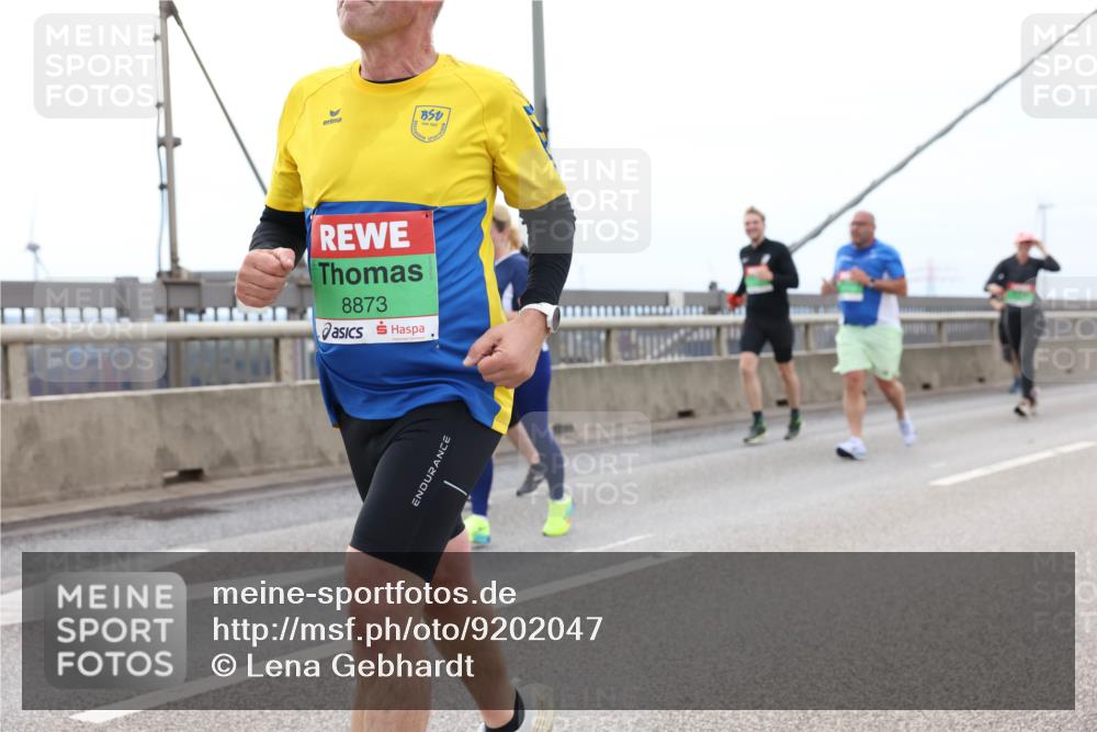 03.10.2025 - Köhlbrandbrückenlauf Lena Gebhardt http://msf.ph/oto/9202047 03.10.2025 15:47:53 Position 2 8873 meine-sportfotos.de