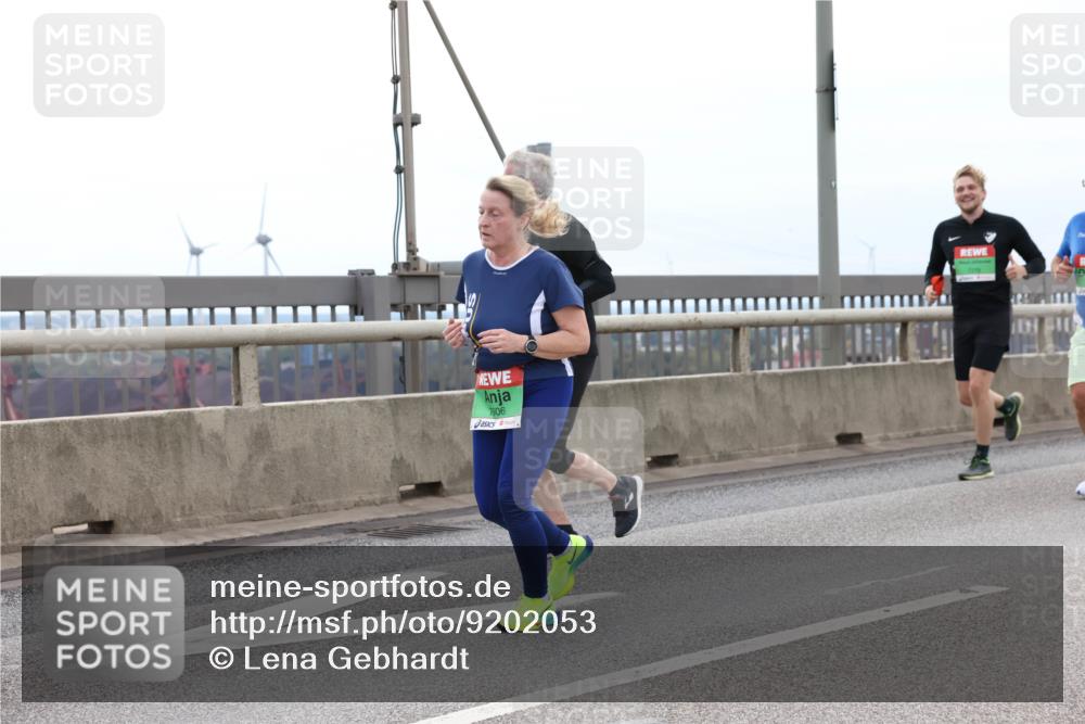03.10.2025 - Köhlbrandbrückenlauf Lena Gebhardt http://msf.ph/oto/9202053 03.10.2025 15:47:53 Position 2 7506 meine-sportfotos.de