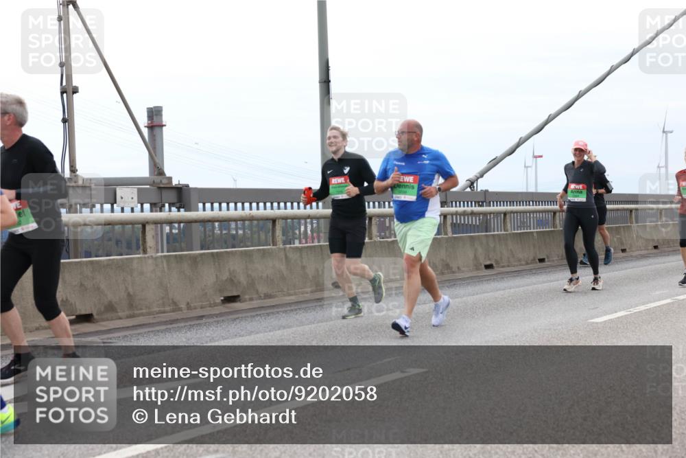 03.10.2025 - Köhlbrandbrückenlauf Lena Gebhardt http://msf.ph/oto/9202058 03.10.2025 15:47:54 Position 2  meine-sportfotos.de