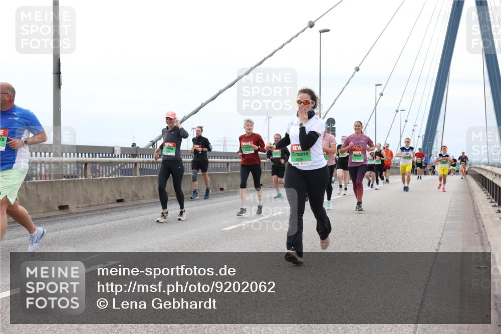03.10.2025 - Köhlbrandbrückenlauf Lena Gebhardt http://msf.ph/oto/9202062 03.10.2025 15:47:55 Position 2 9209 meine-sportfotos.de