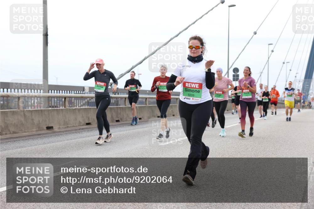 03.10.2025 - Köhlbrandbrückenlauf Lena Gebhardt http://msf.ph/oto/9202064 03.10.2025 15:47:55 Position 2 7354, 9209 meine-sportfotos.de
