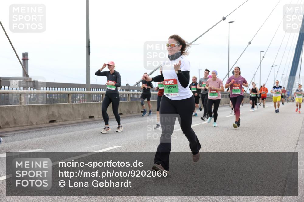 03.10.2025 - Köhlbrandbrückenlauf Lena Gebhardt http://msf.ph/oto/9202066 03.10.2025 15:47:55 Position 2 9209 meine-sportfotos.de