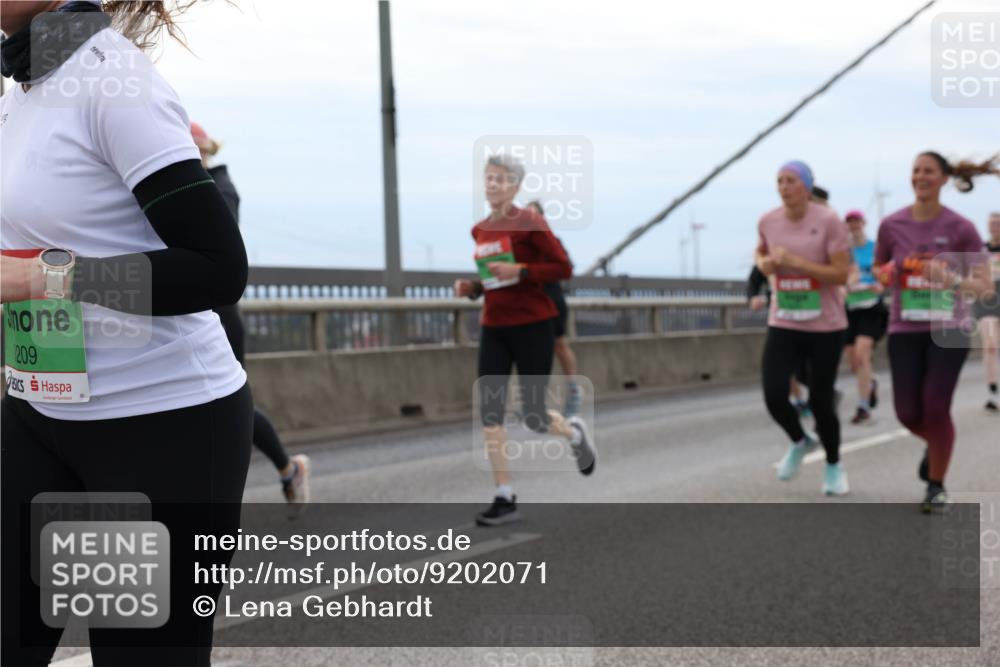 03.10.2025 - Köhlbrandbrückenlauf Lena Gebhardt http://msf.ph/oto/9202071 03.10.2025 15:47:56 Position 2 209 meine-sportfotos.de