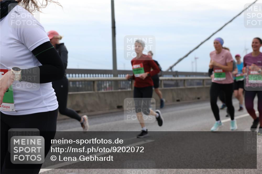 03.10.2025 - Köhlbrandbrückenlauf Lena Gebhardt http://msf.ph/oto/9202072 03.10.2025 15:47:56 Position 2  meine-sportfotos.de