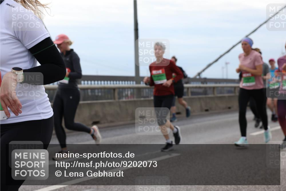 03.10.2025 - Köhlbrandbrückenlauf Lena Gebhardt http://msf.ph/oto/9202073 03.10.2025 15:47:56 Position 2  meine-sportfotos.de