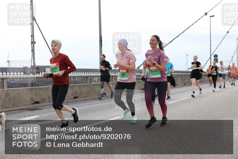 03.10.2025 - Köhlbrandbrückenlauf Lena Gebhardt http://msf.ph/oto/9202076 03.10.2025 15:47:57 Position 2 8144, 8490, 7350 meine-sportfotos.de