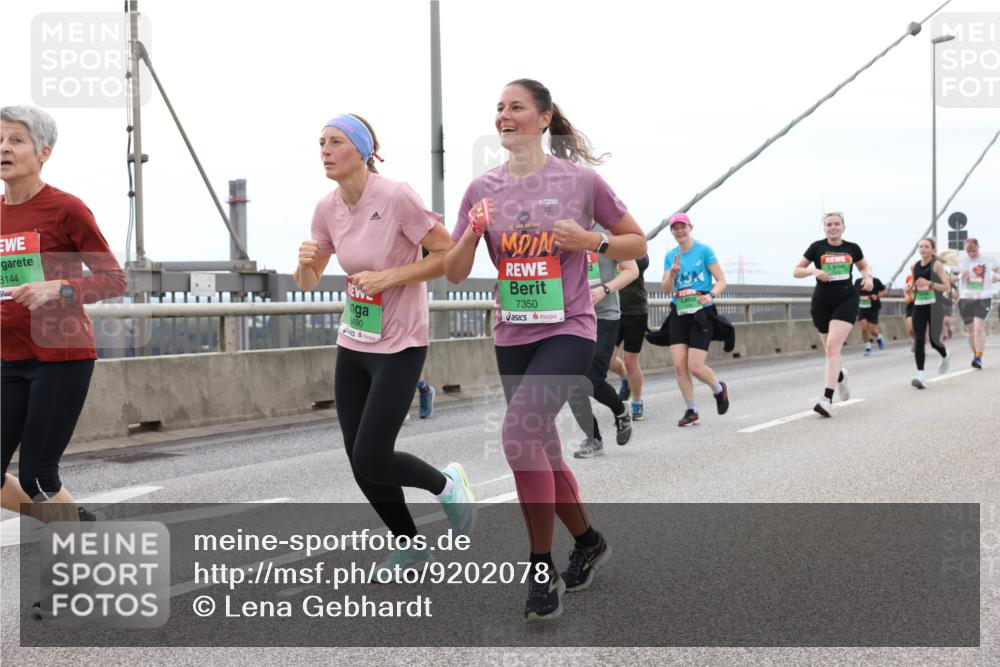 03.10.2025 - Köhlbrandbrückenlauf Lena Gebhardt http://msf.ph/oto/9202078 03.10.2025 15:47:57 Position 2 3144, 6490, 7350 meine-sportfotos.de