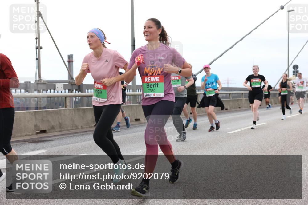 03.10.2025 - Köhlbrandbrückenlauf Lena Gebhardt http://msf.ph/oto/9202079 03.10.2025 15:47:57 Position 2 8490, 7350 meine-sportfotos.de