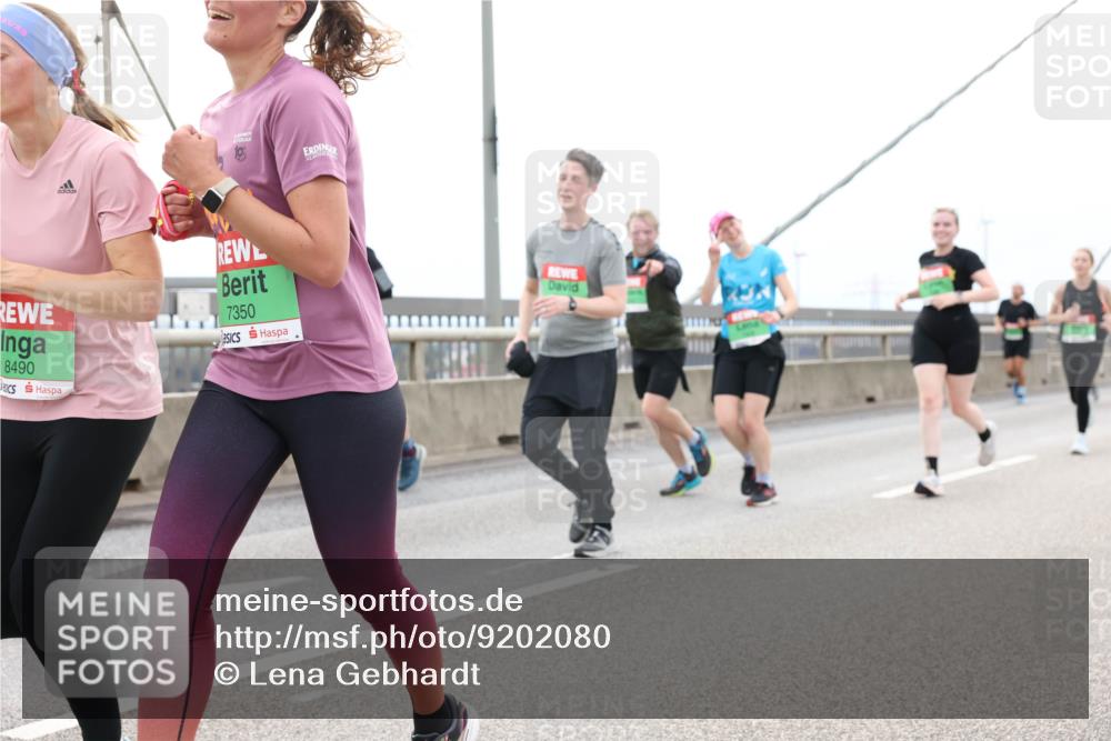 03.10.2025 - Köhlbrandbrückenlauf Lena Gebhardt http://msf.ph/oto/9202080 03.10.2025 15:47:58 Position 2 8490, 7350 meine-sportfotos.de