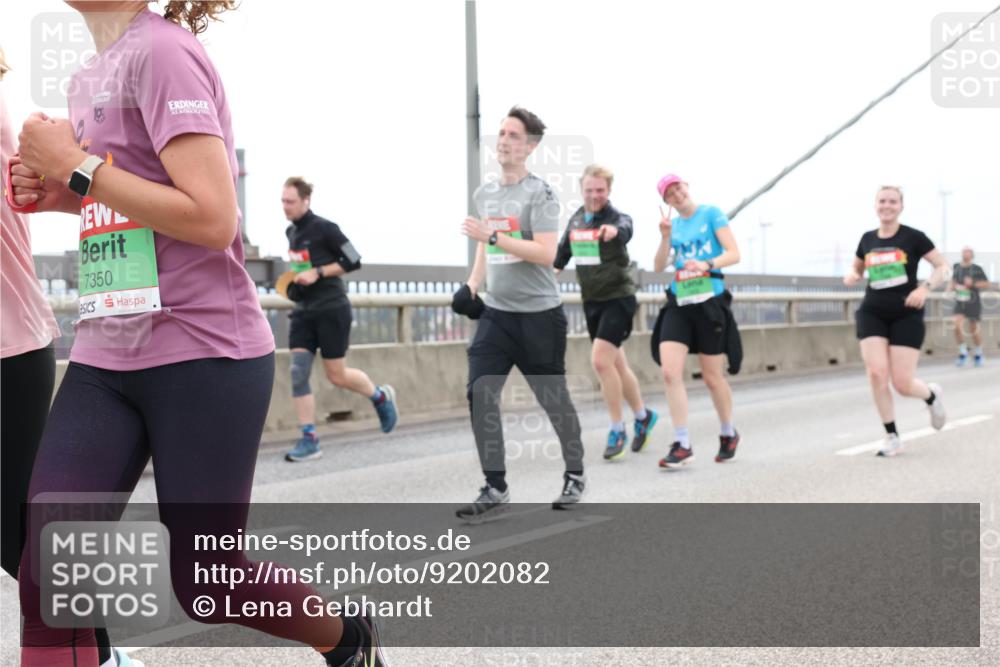 03.10.2025 - Köhlbrandbrückenlauf Lena Gebhardt http://msf.ph/oto/9202082 03.10.2025 15:47:58 Position 2 7350 meine-sportfotos.de